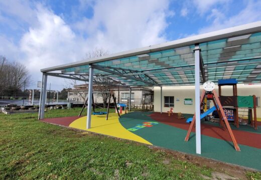 O Concello de Boqueixón remata as melloras nos parques infantís das escolas unitarias de Lestedo e Camporrapado